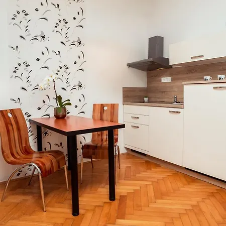 Pod Lipo Guest house 2*