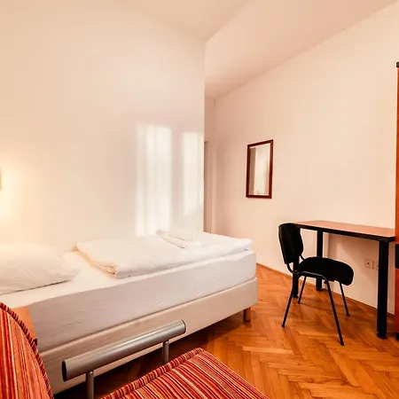 Pod Lipo 2* Ljubljana