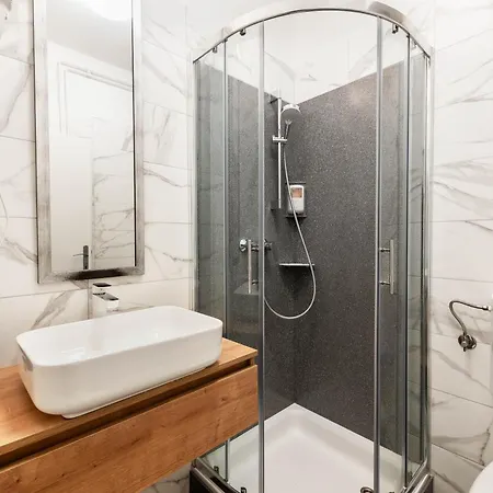 Guest house Pod Lipo 2*